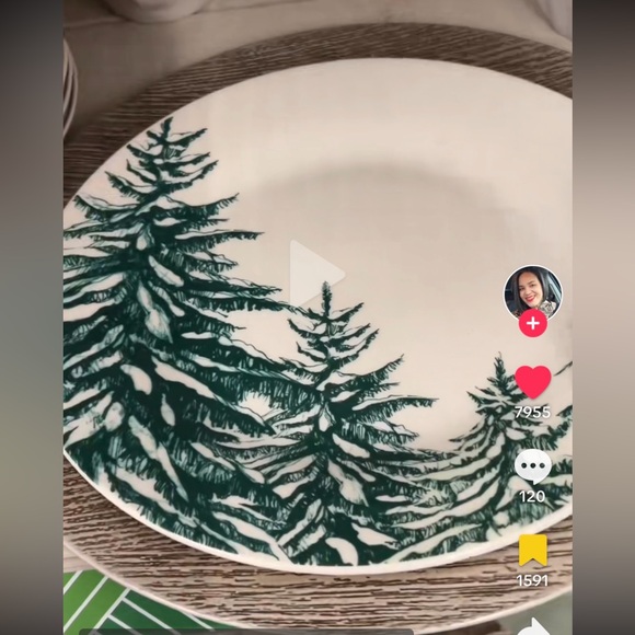 Green Tree Design Plate - Picture 2 of 2